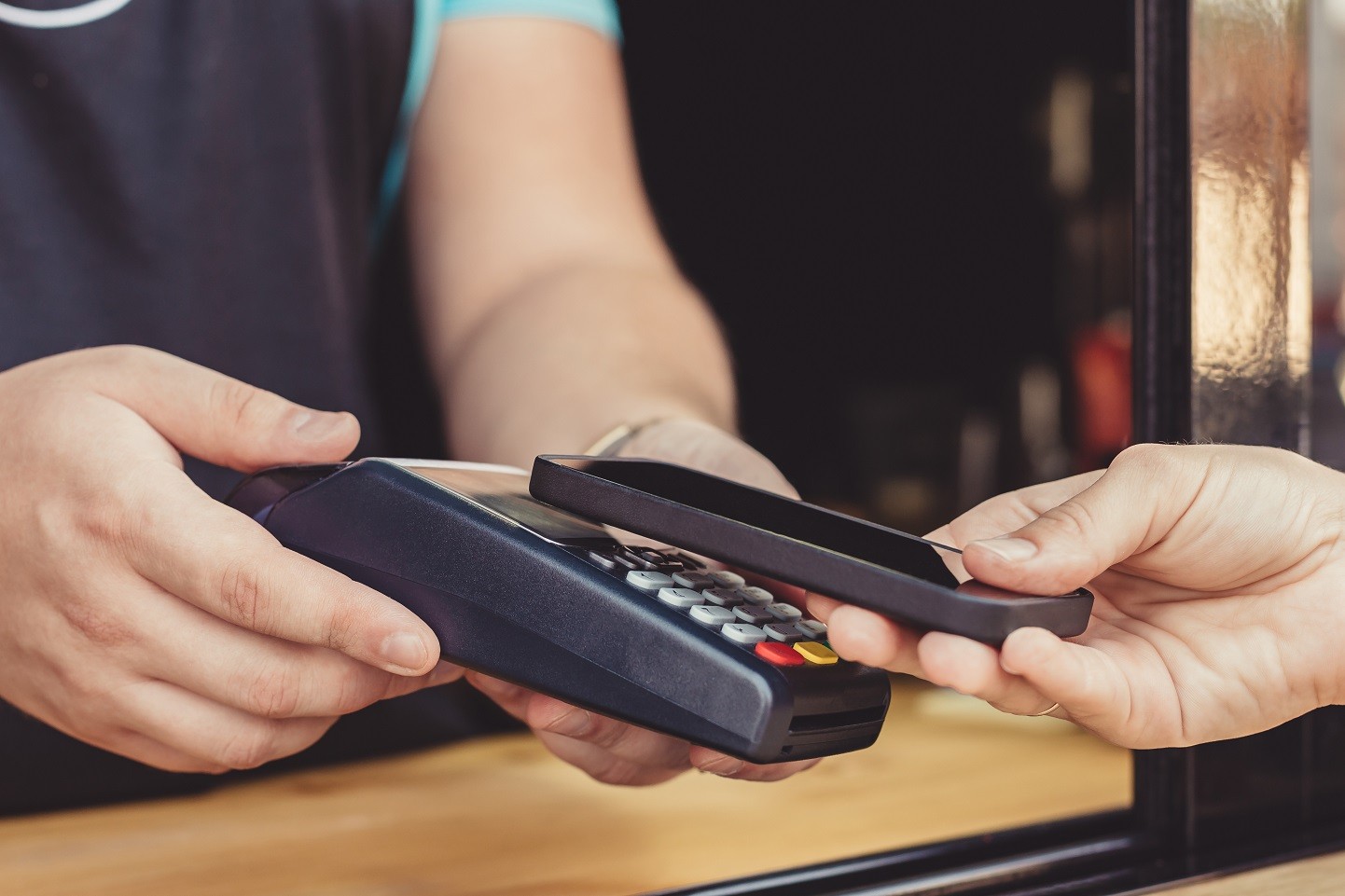 Ce este conexiunea NFC, la ce foloseste si cum te ajuta ca sa platesti cu telefonul in magazin sau la restaurant