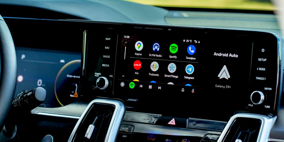 Google Assistant Driving Mode vs. Android Auto:  Care e diferenta?