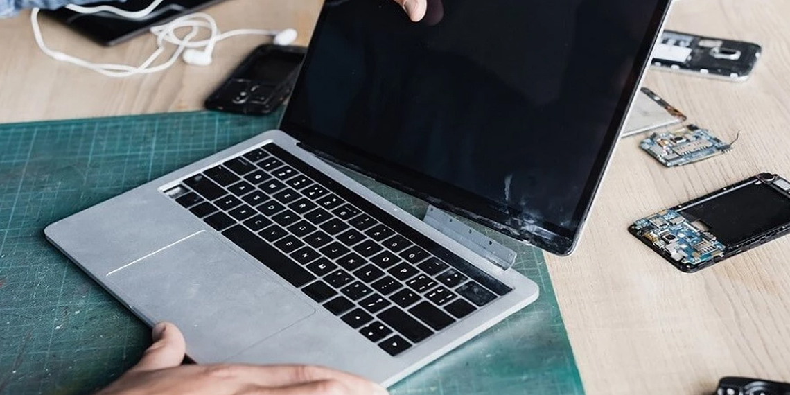 Cum poți salva un laptop spart în 2024: Ghid complet