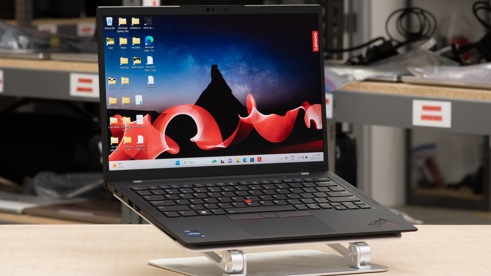 Review: Lenovo ThinkPad X1 Carbon Gen 11: Ultraportabilul pentru afaceri aproape perfect