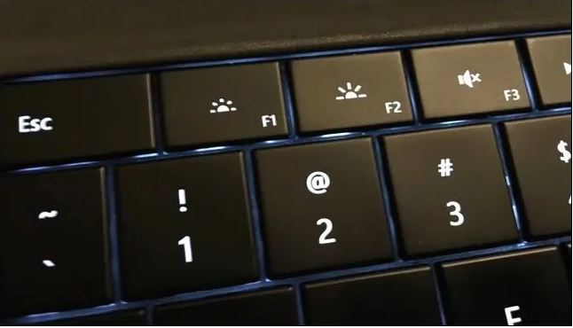 De ce si cum sa cresti luminozitatea pe ecranul unui laptop?
