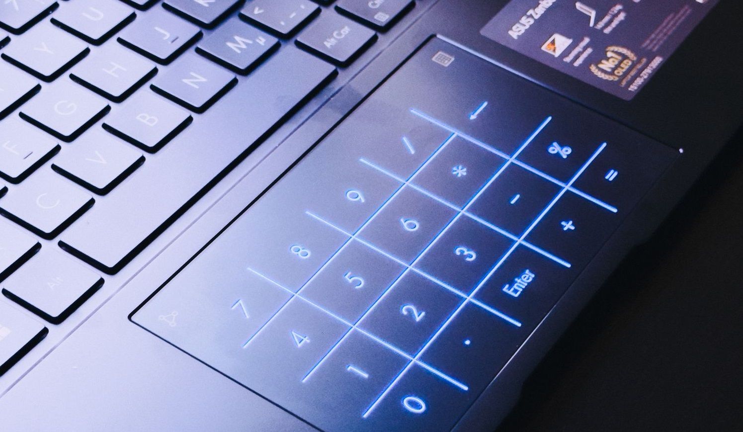 Review: Asus Zenbook 14X OLED (UX5400) – o noua viziune pentru cresterea productivitatii