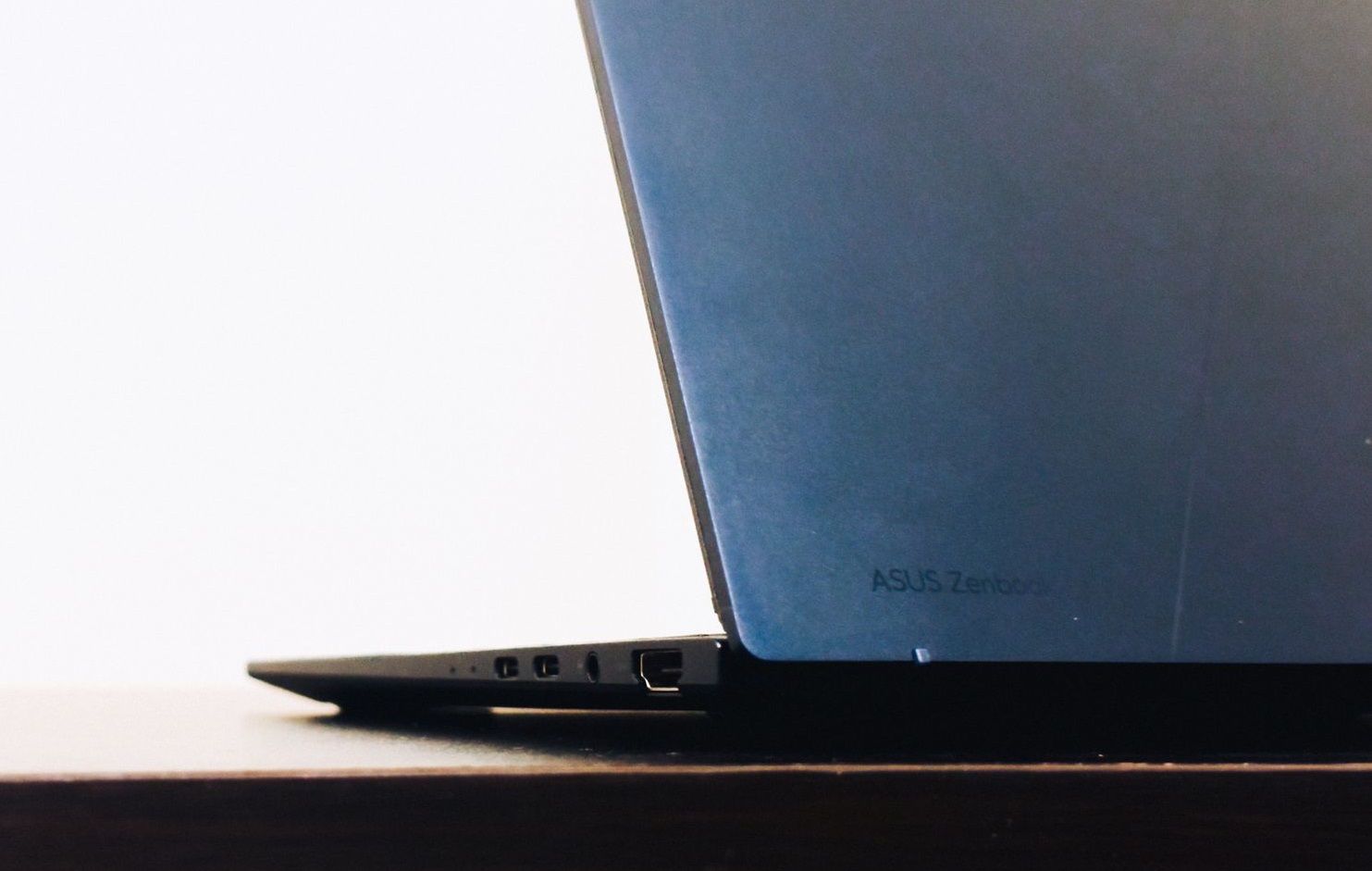 Review: Asus Zenbook 14X OLED (UX5400) – o noua viziune pentru cresterea productivitatii