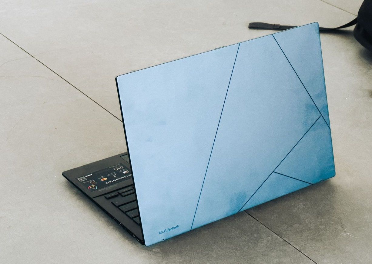 Review: Asus Zenbook 14X OLED (UX5400) – o noua viziune pentru cresterea productivitatii
