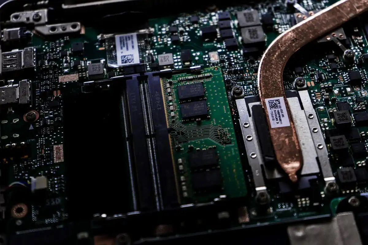 Onlaptop te invata - Ce piese de laptop merită (sau nu) să le faci upgrade? 